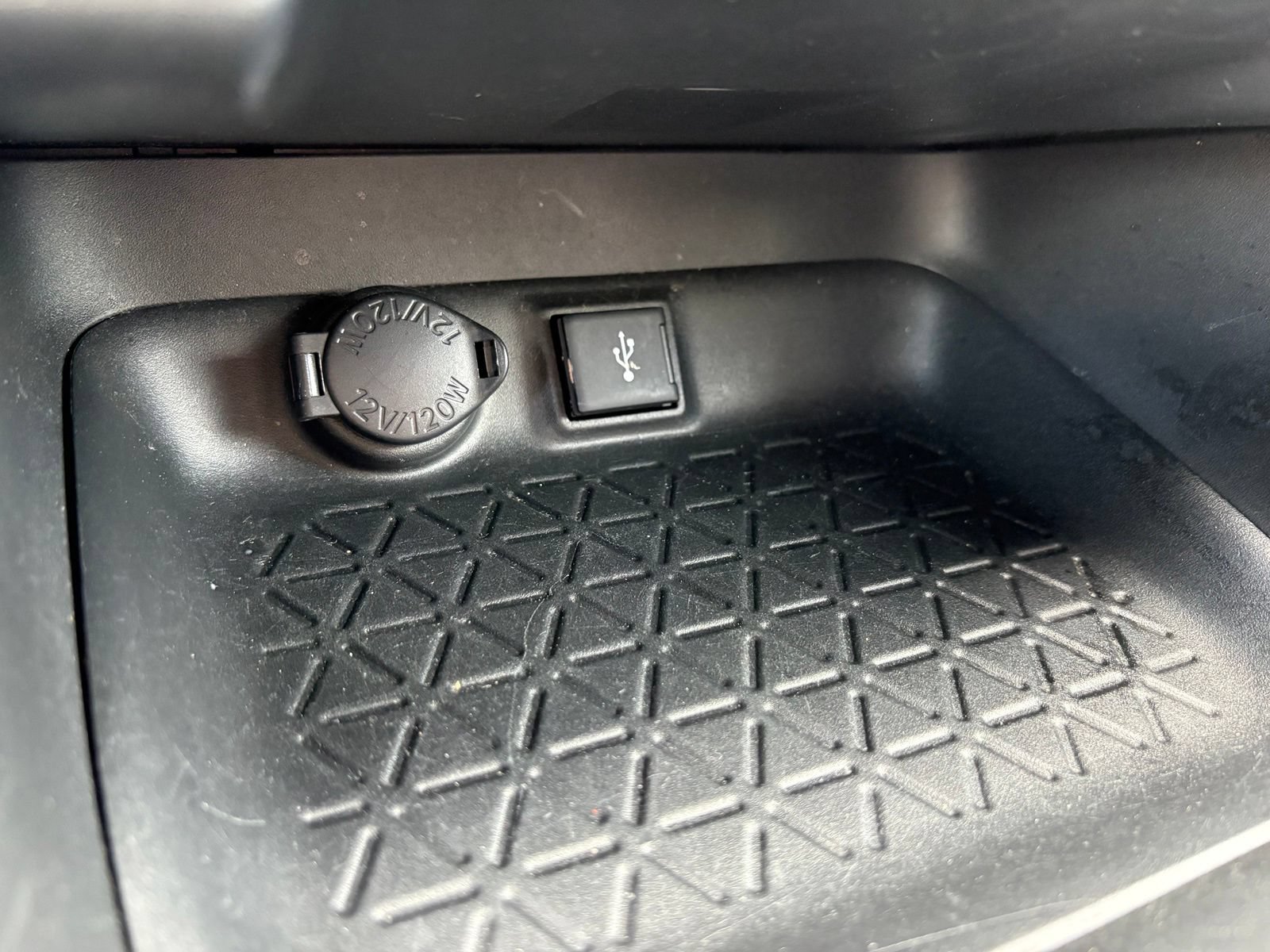 Used 2021 Toyota RAV4 LE FWD image 20