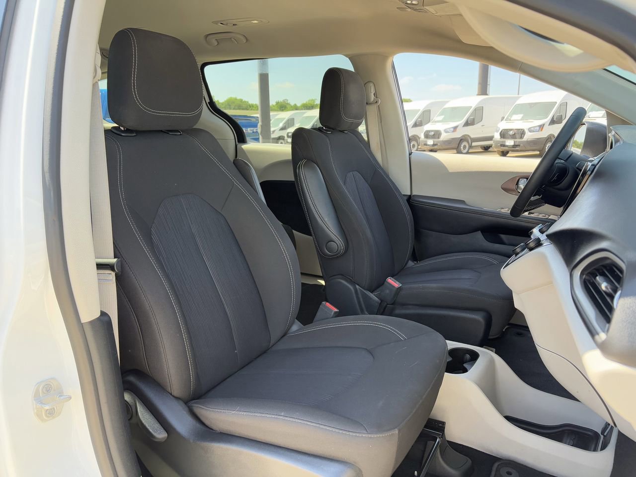 Used 2024 Chrysler Voyager LX image 30