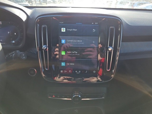 Used 2025 Volvo XC40 B5 Plus image 10