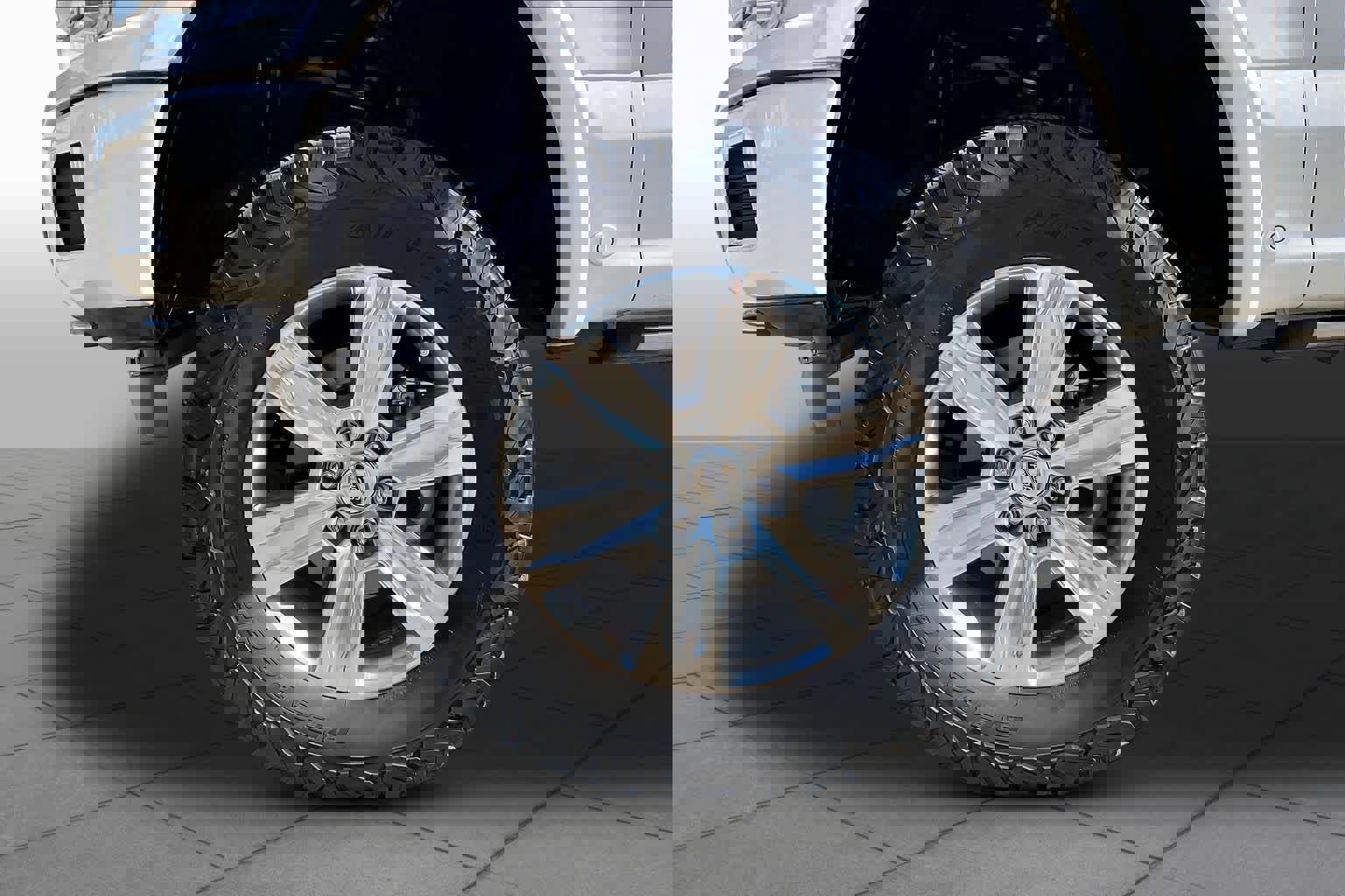 Used 2019 Ford F150 Platinum w/ Equipment Group 701A Luxury image 11