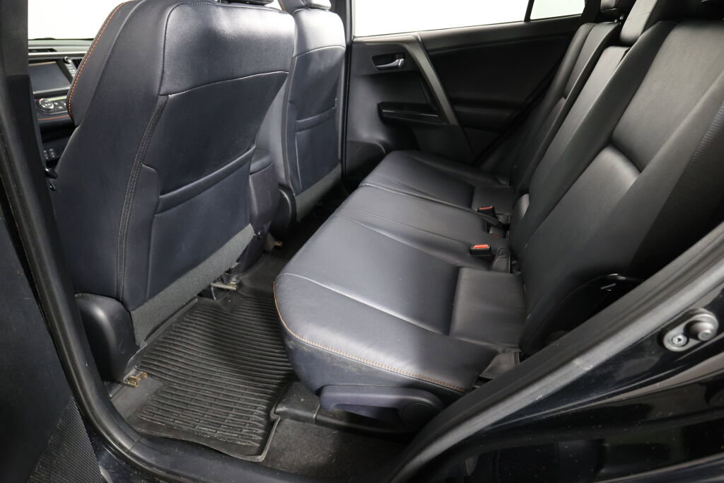 Used 2016 Toyota RAV4 SE image 17
