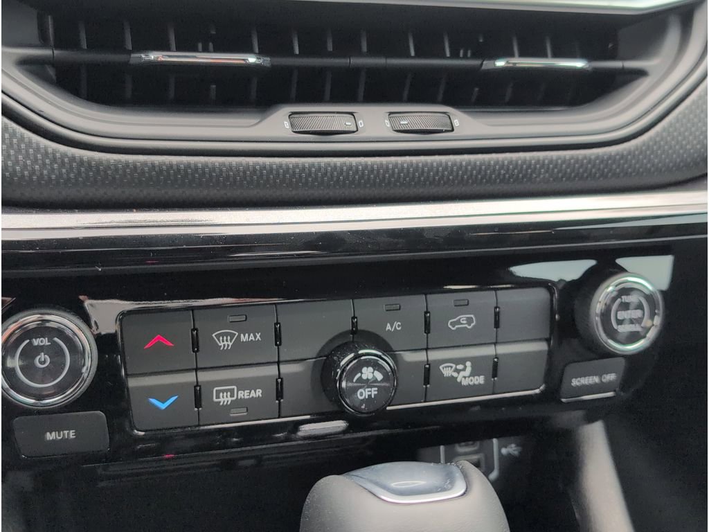 New 2026 Jeep Compass Latitude image 16