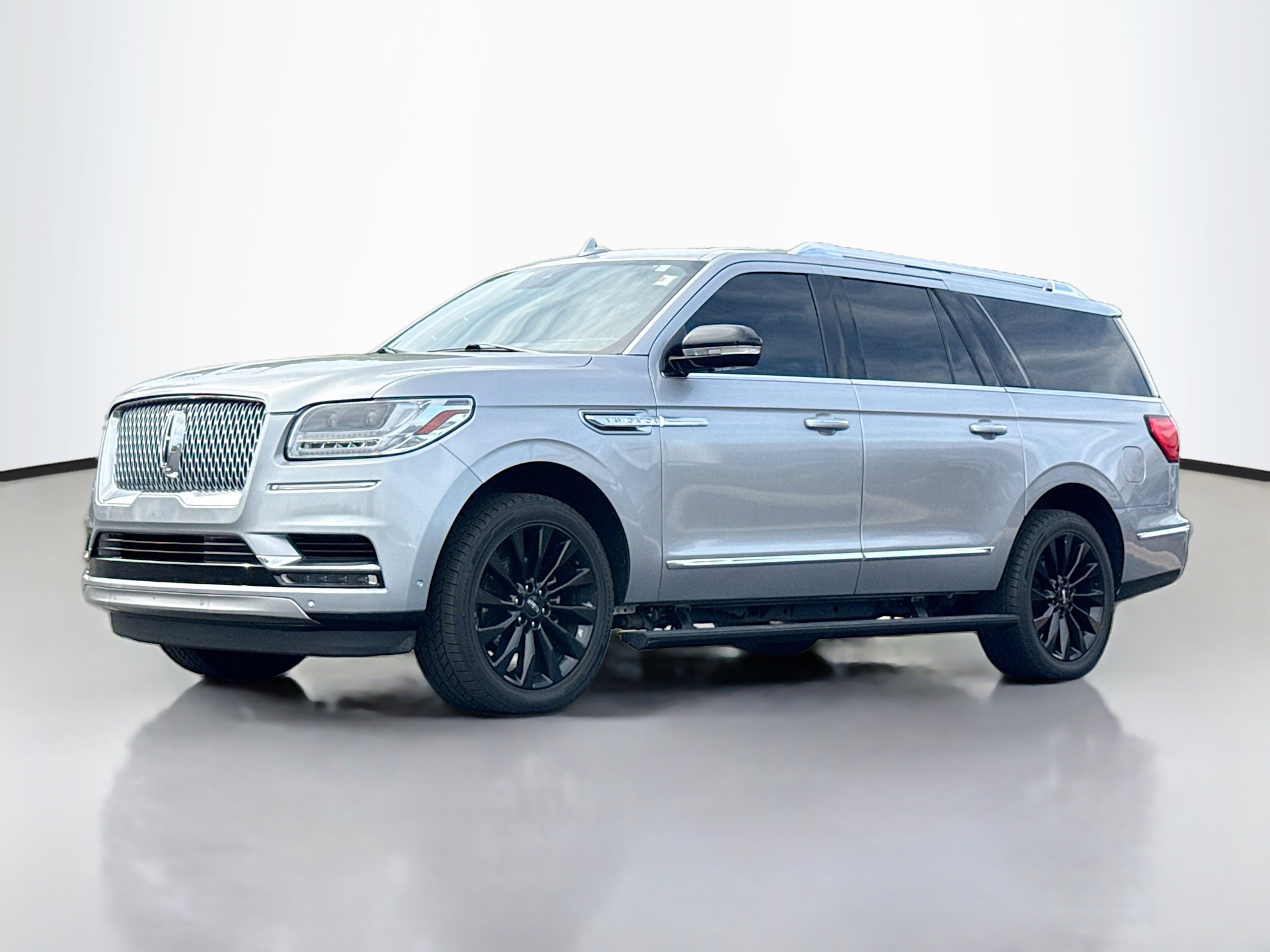 Used 2020 Lincoln Navigator L Reserve w/ Luxury Package AWD/4WD image 13