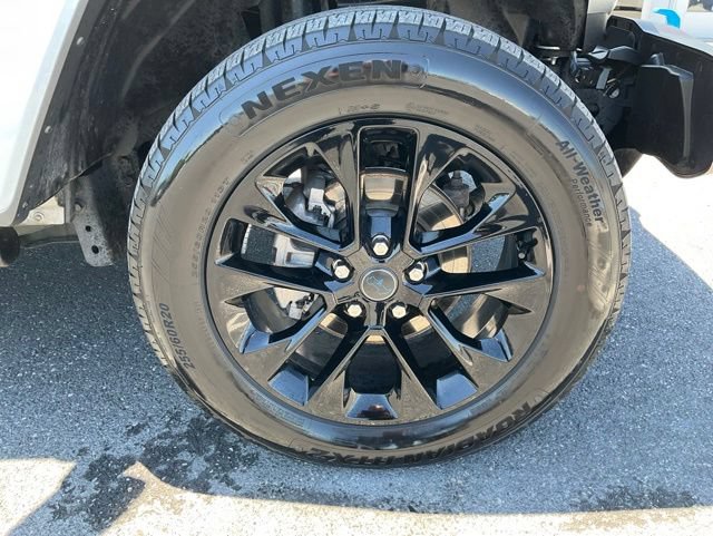 Used 2024 Jeep Wrangler Unlimited Sahara w/ Technology Group AWD/4WD image 18