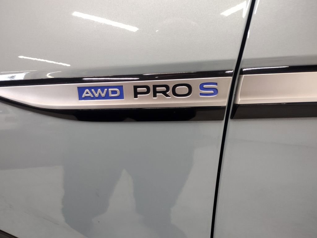 Used 2023 Volkswagen ID.4 Pro S AWD/4WD image 6