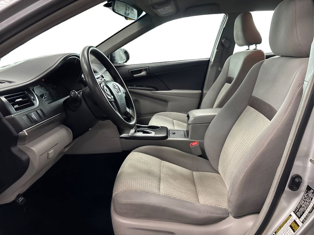 Used 2014 Toyota Camry LE image 9