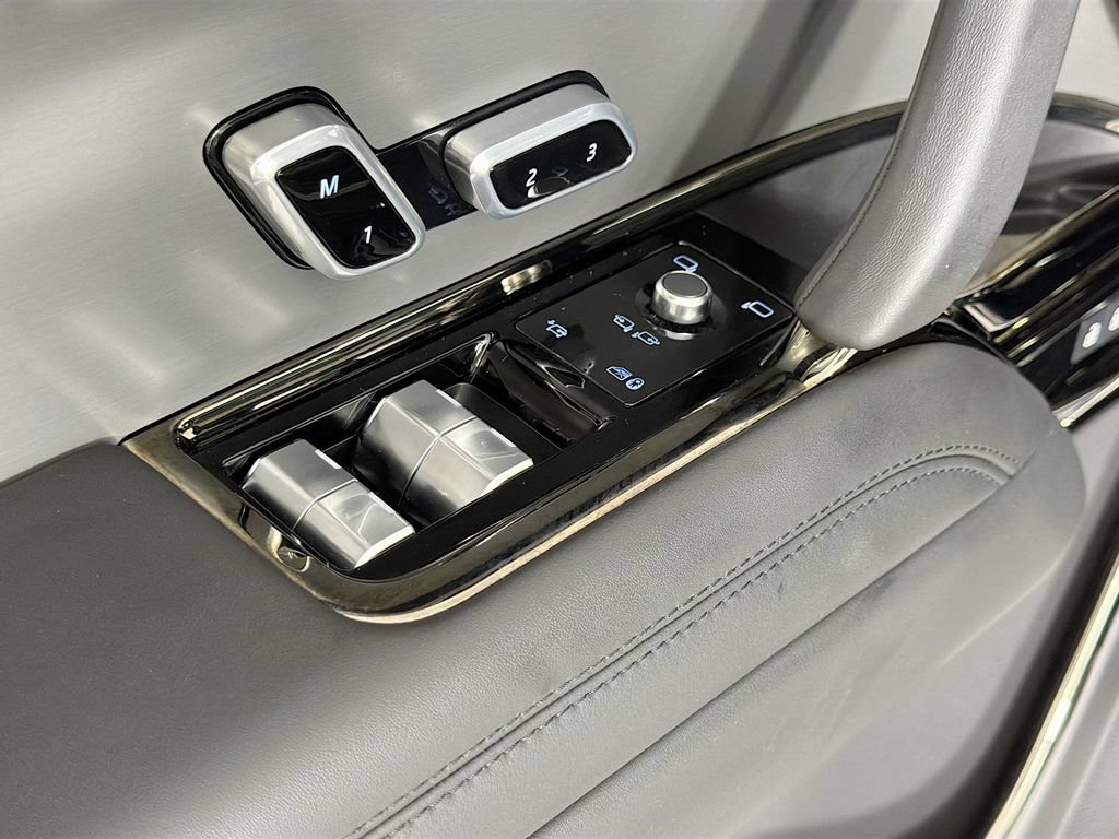 Certified 2025 Land Rover Range Rover Sport SE AWD/4WD image 18