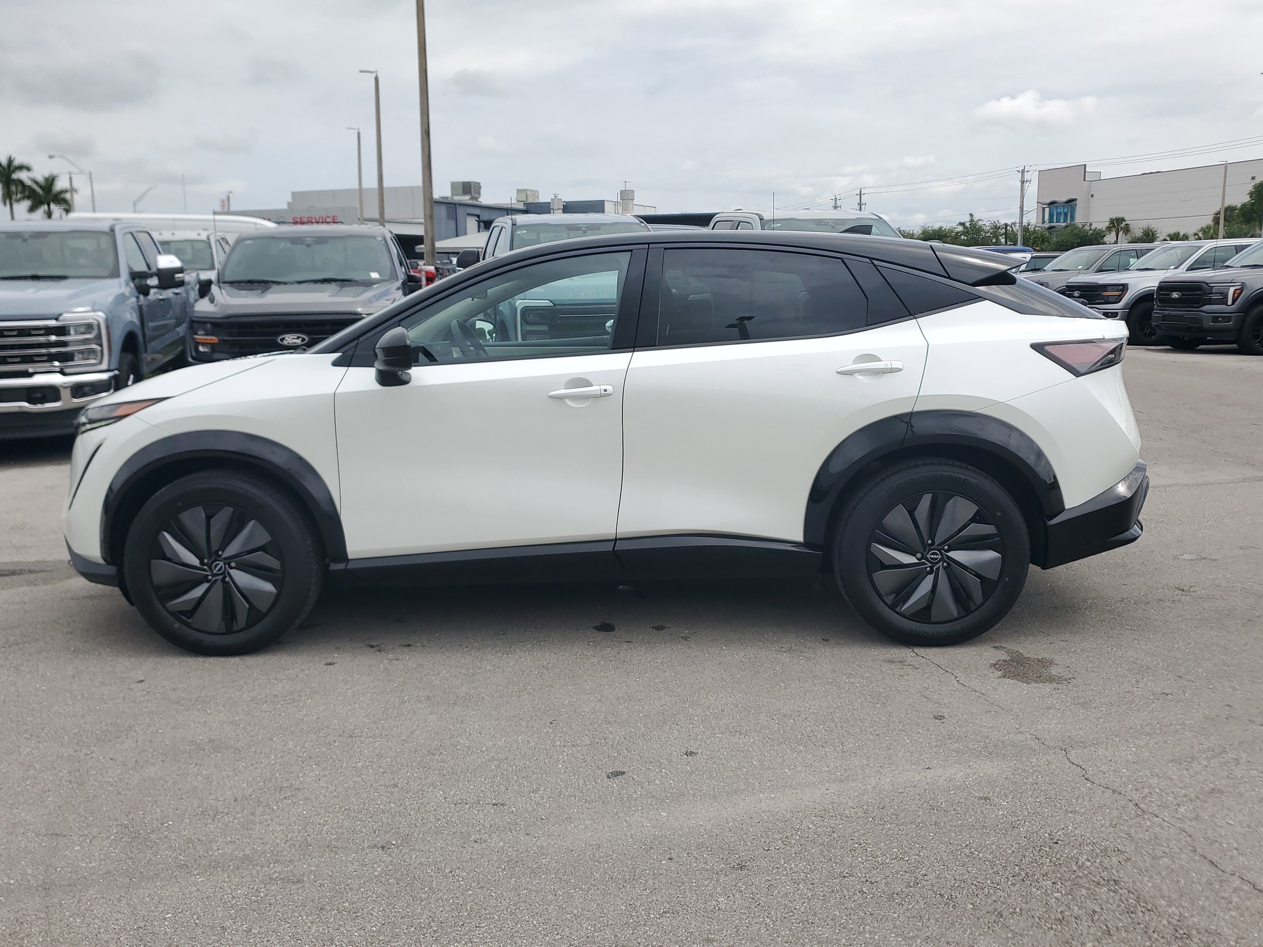 Used 2025 Nissan Ariya AWD image 8