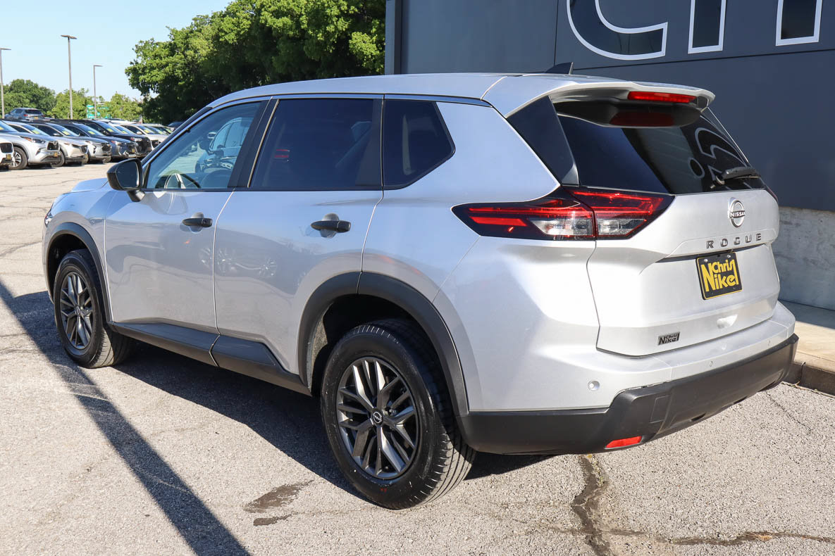 Used 2024 Nissan Rogue S FWD image 6