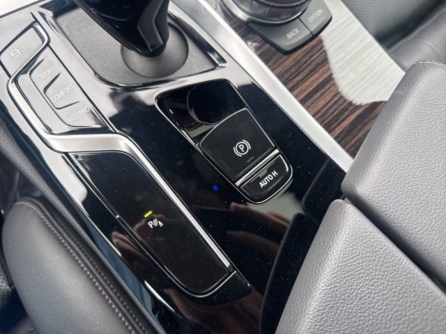 Used 2023 BMW 540i w/ Premium Package image 21