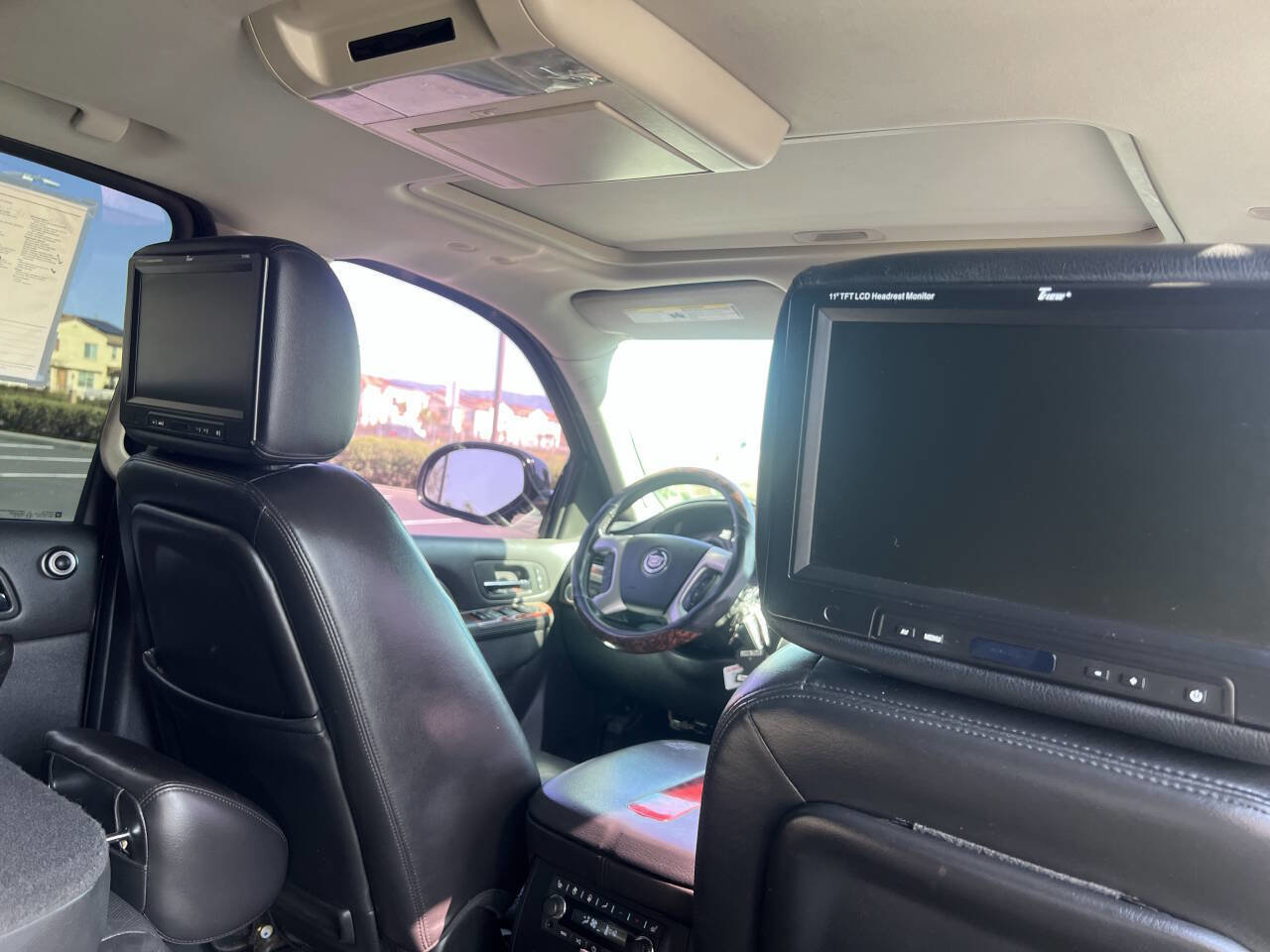 Used 2010 Cadillac Escalade Premium image 15