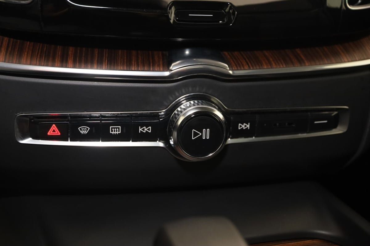 Used 2023 Volvo XC60 T8 Plus AWD/4WD image 29