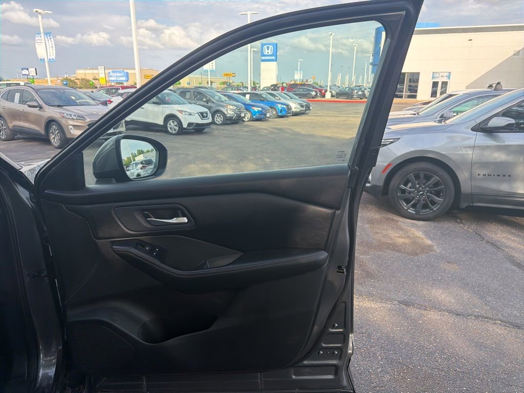 Used 2025 Nissan Rogue SV image 29