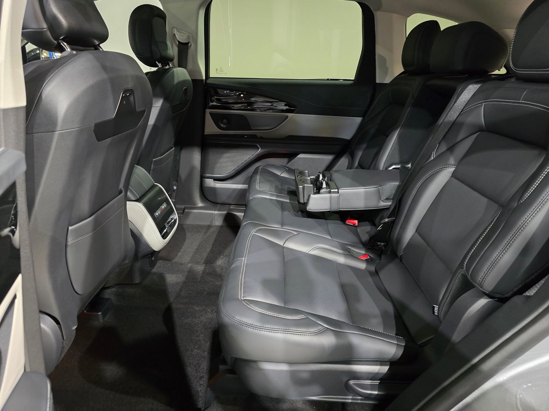 New 2025 Lincoln Nautilus Premier w/ Equipment Group 102A image 30