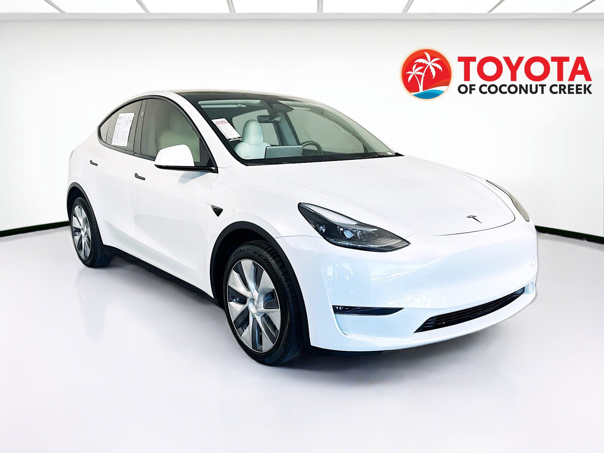 Used 2024 Tesla Model Y Long Range AWD/4WD image 1