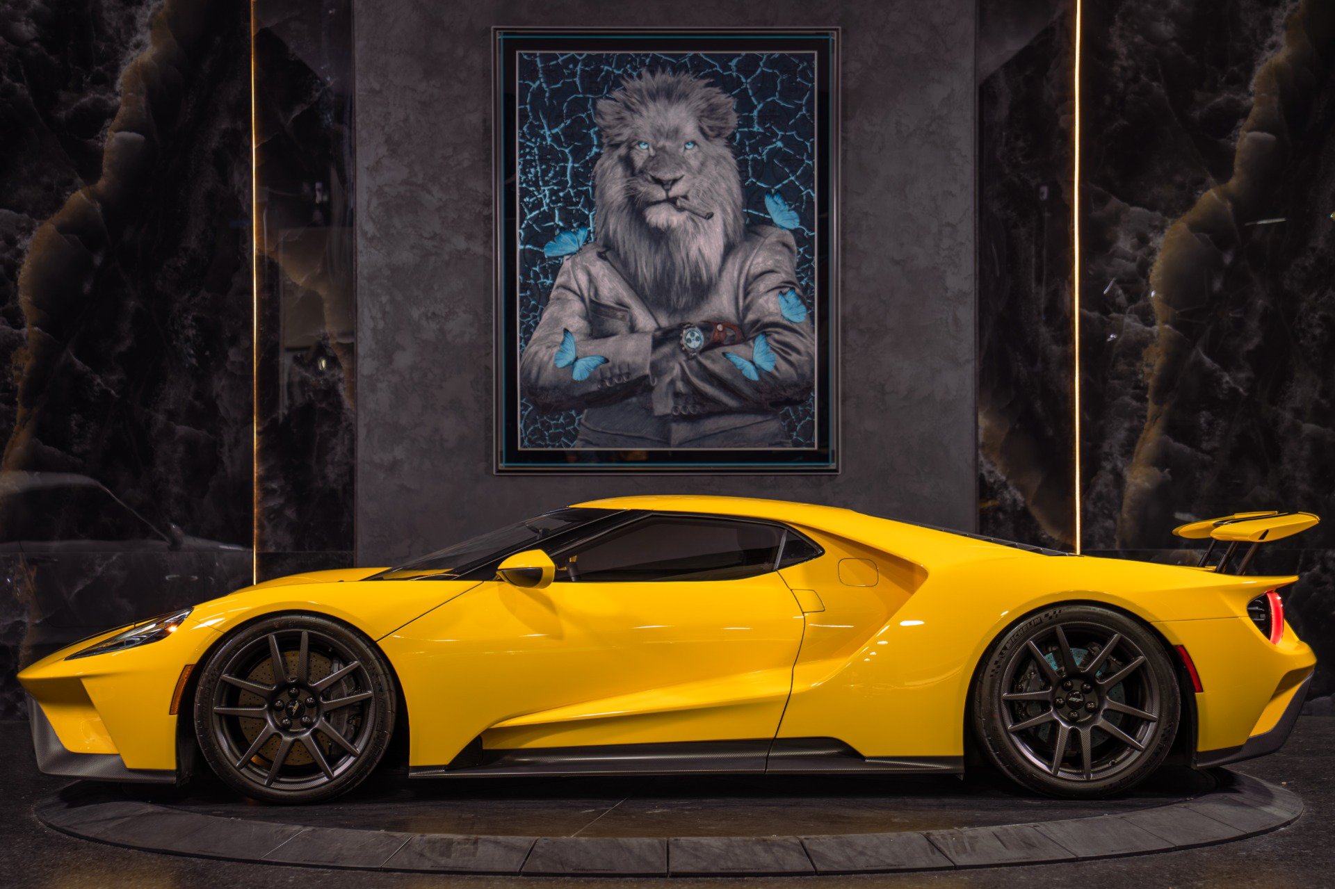 Used 2019 Ford GT RWD image 3