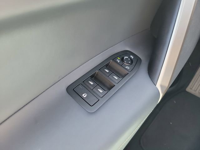 Used 2022 BMW iX xDrive50 w/ Dynamic Handling Package image 24