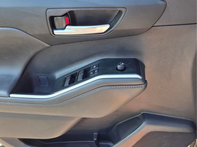 Used 2021 Toyota Highlander XLE AWD/4WD image 34