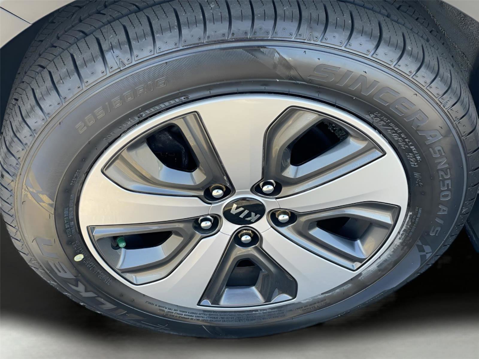 Used 2018 Kia Niro LX image 9