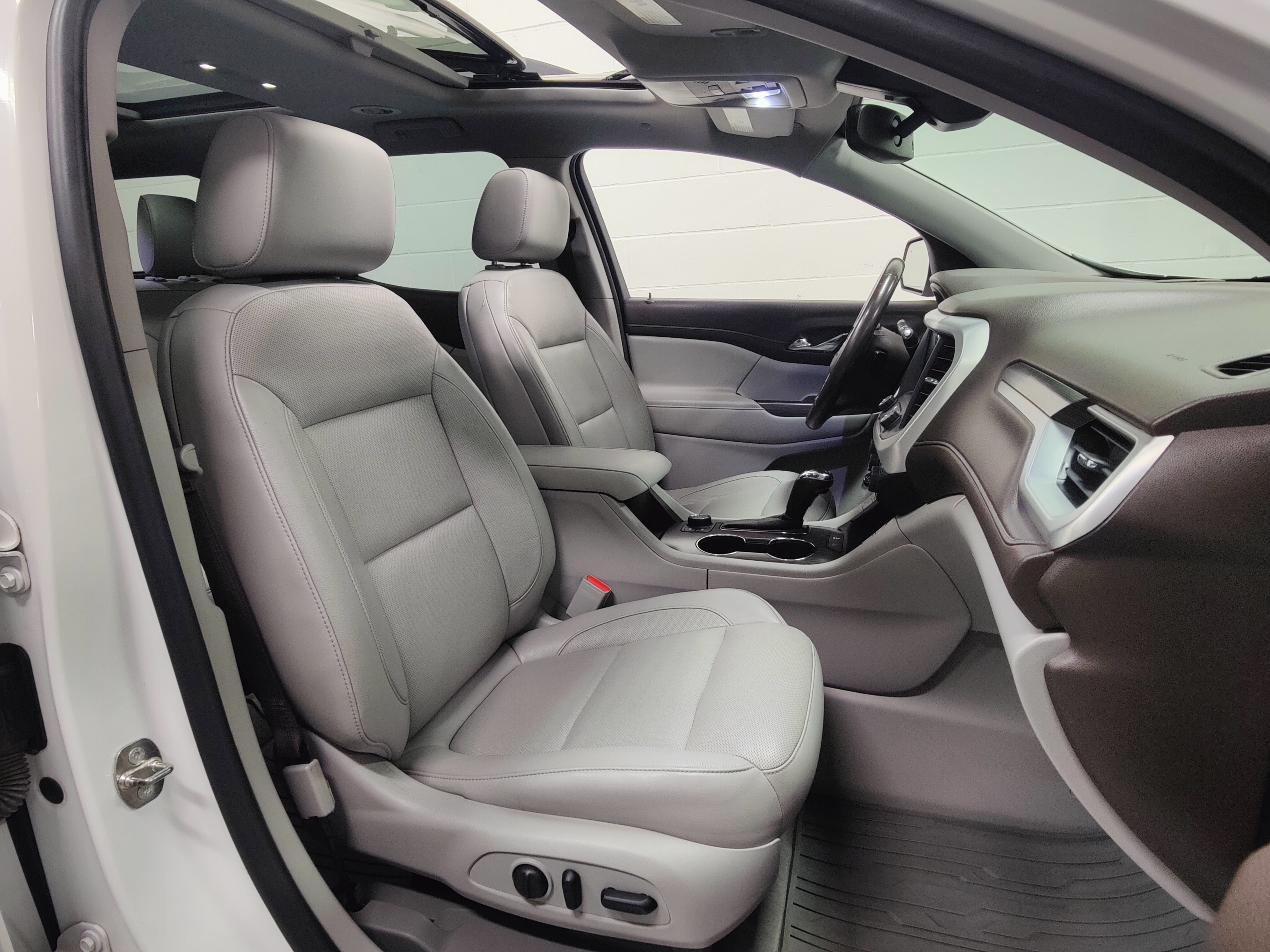 Used 2019 GMC Acadia SLT AWD/4WD image 5