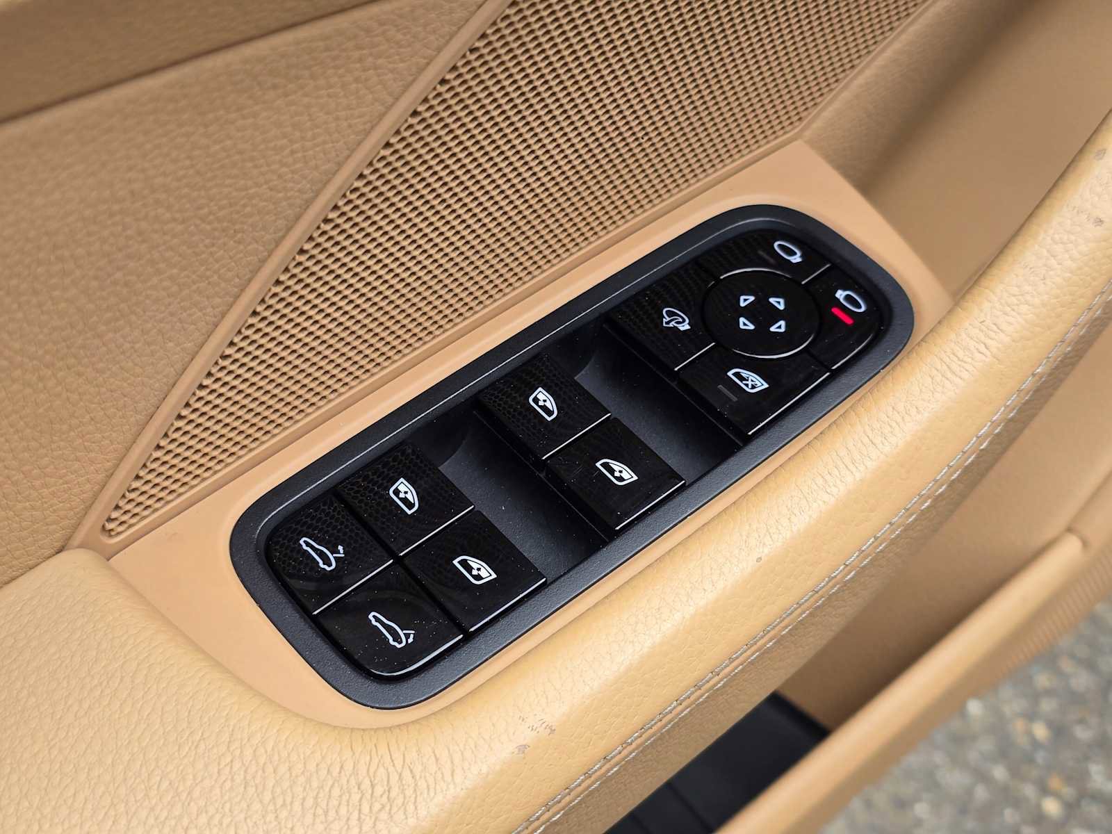 Used 2020 Porsche Panamera 4 AWD/4WD image 23
