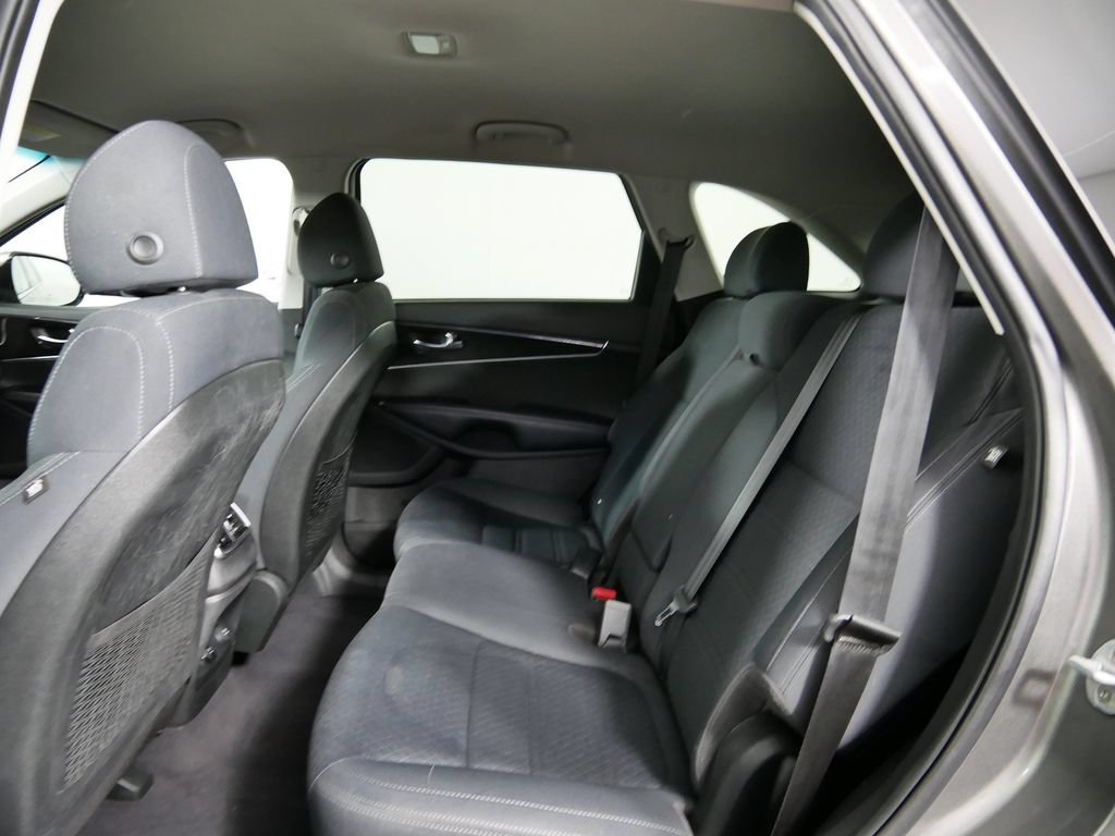 Used 2018 Kia Sorento AWD image 16