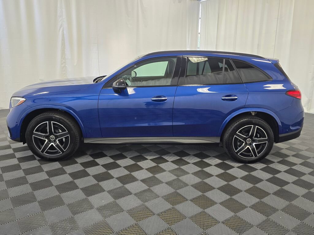 Used 2024 Mercedes-Benz GLC 300 4MATIC image 3