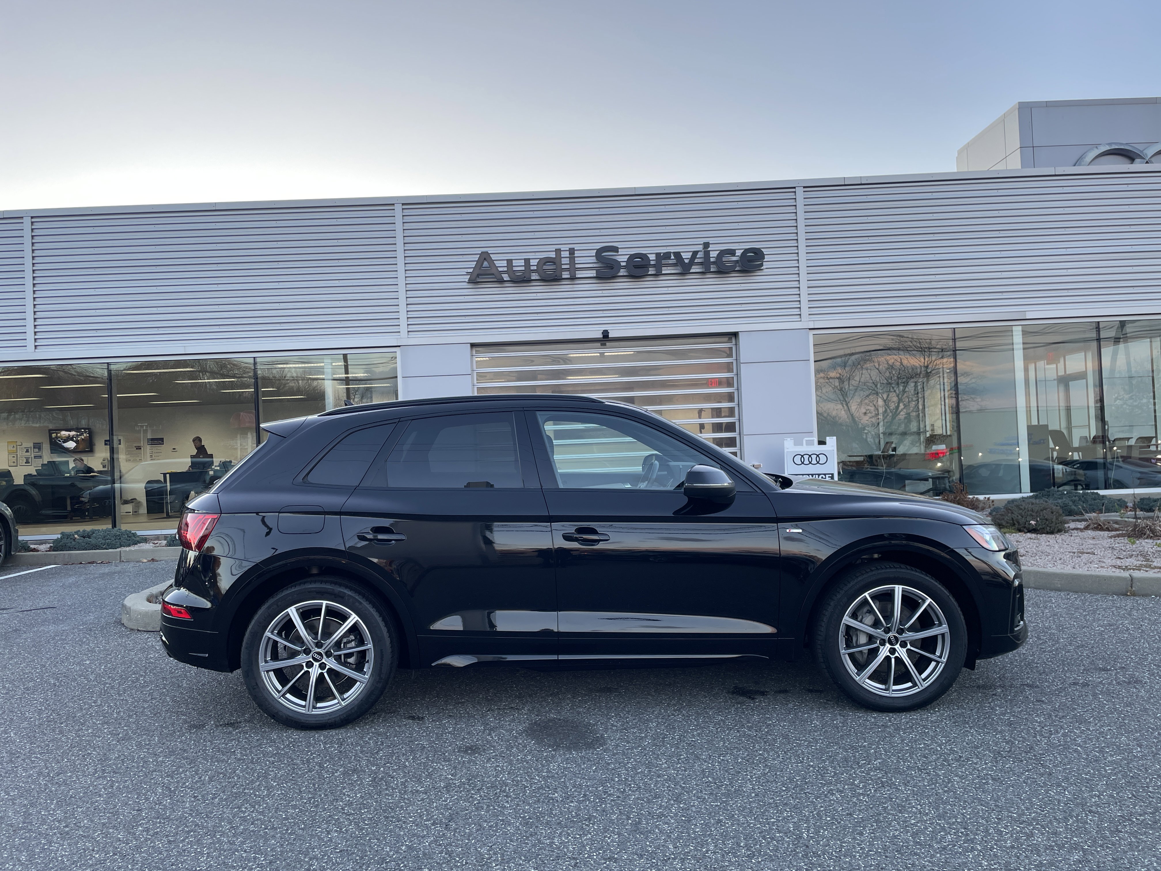 Certified 2022 Audi Q5 e Premium Plus w/ Premium Plus Package AWD/4WD image 3
