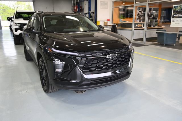 New 2026 Chevrolet Trax LT w/ Driver Confidence Package FWD image 3