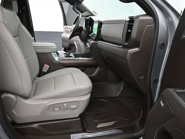 Used 2025 GMC Sierra 2500 SLT w/ SLT Premium Package image 19