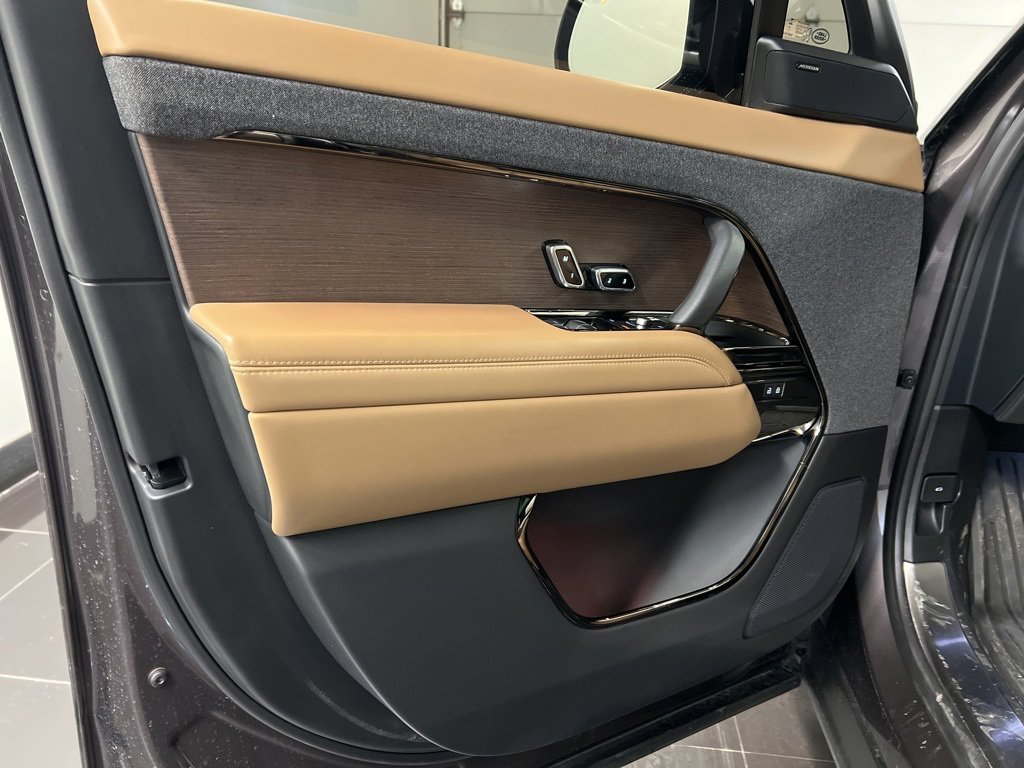 Used 2024 Land Rover Range Rover Sport SE image 24