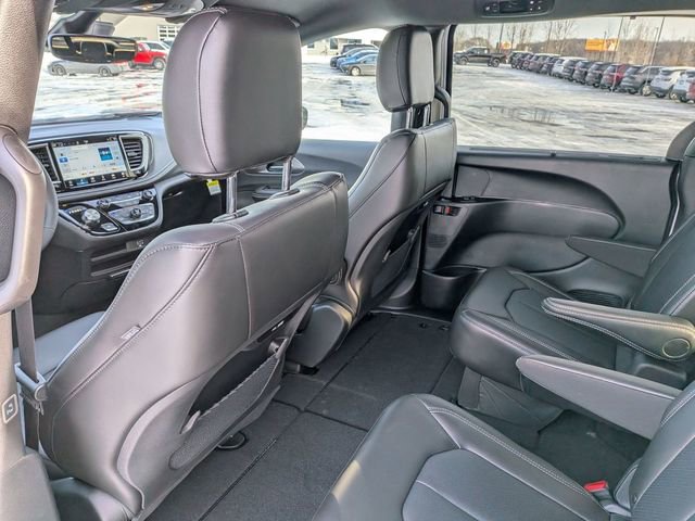 New 2026 Chrysler Pacifica Select image 24