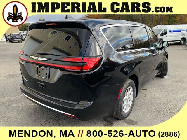New 2026 Chrysler Pacifica Select image 12