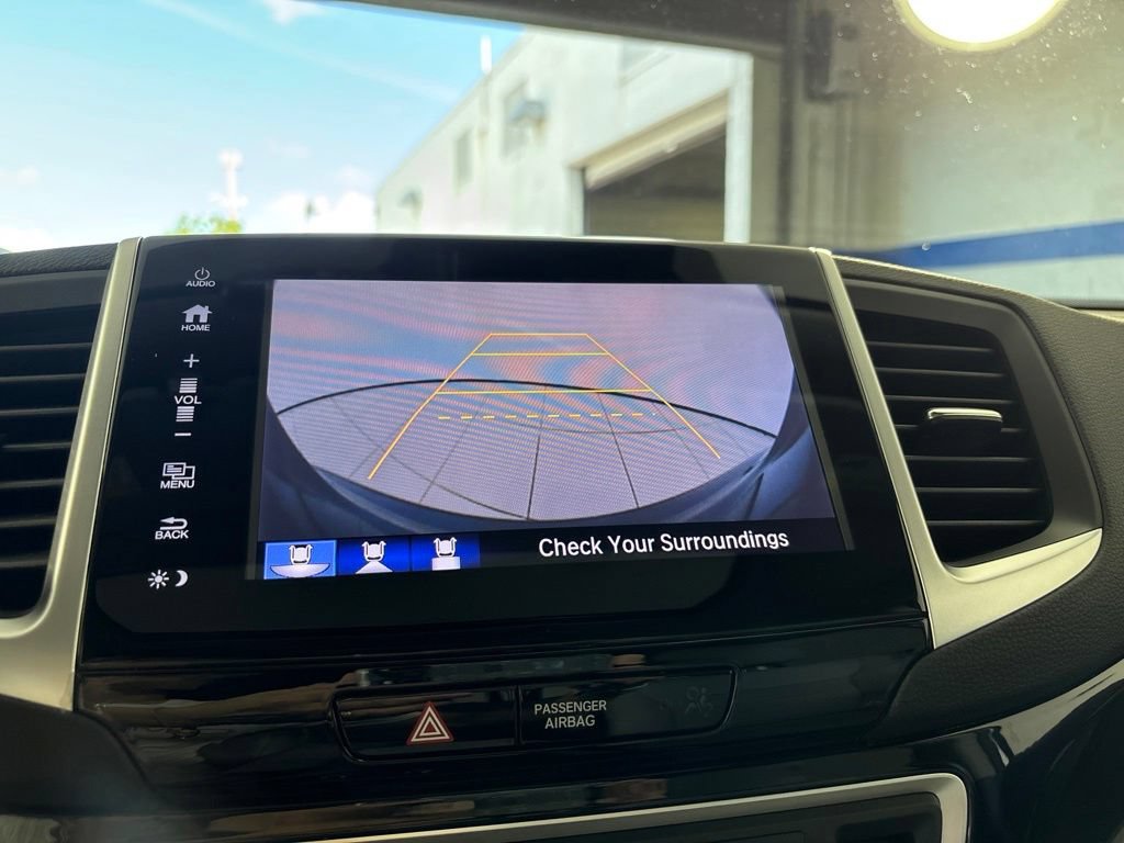 Used 2017 Honda Pilot Touring image 32
