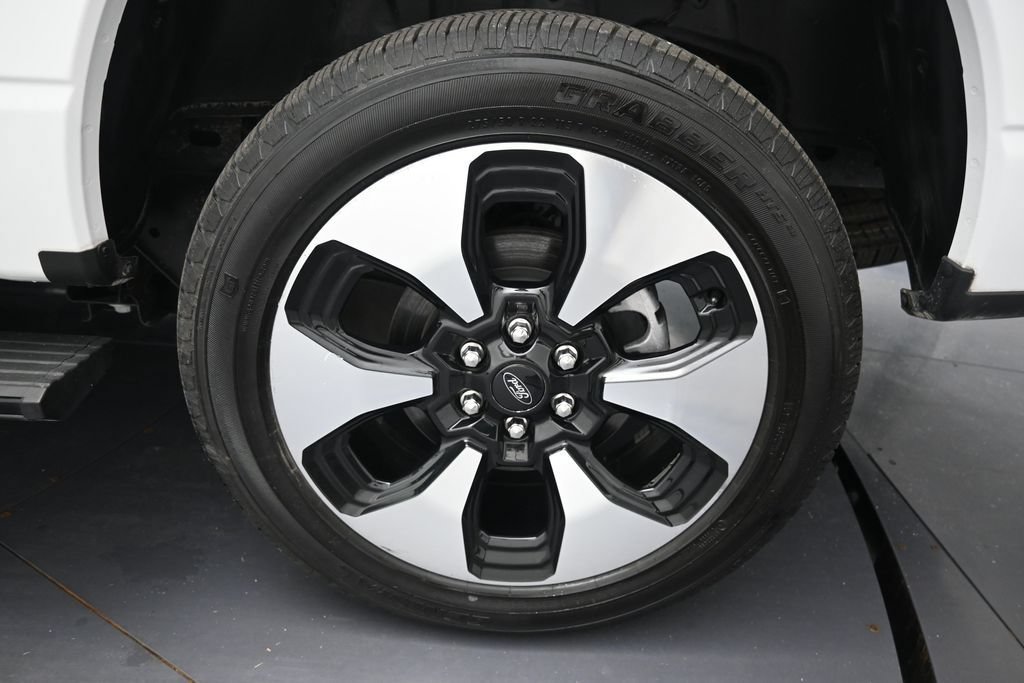Used 2023 Ford F150 Lightning Platinum AWD/4WD image 33