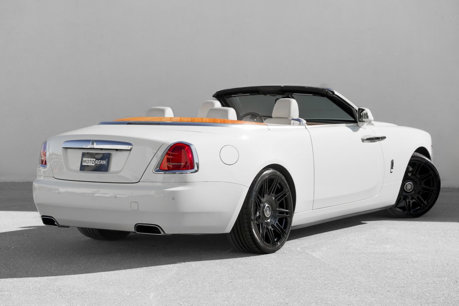 Used 2017 Rolls-Royce Dawn RWD image 3