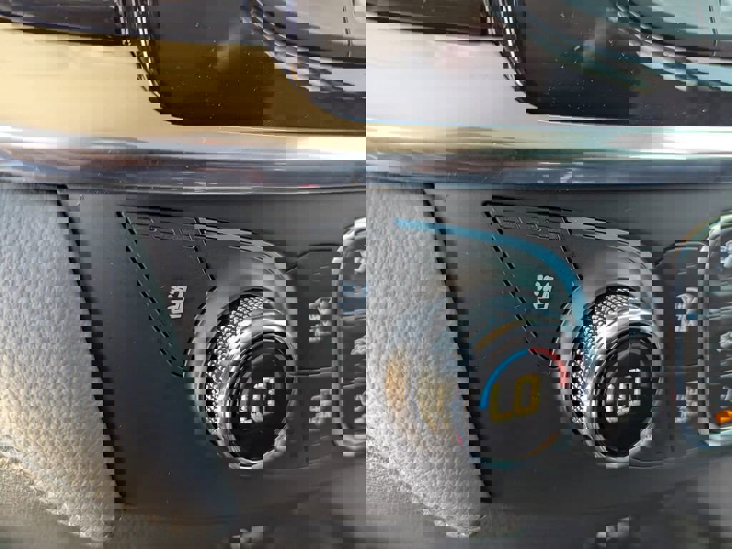 Used 2020 Chevrolet Traverse Premier image 24