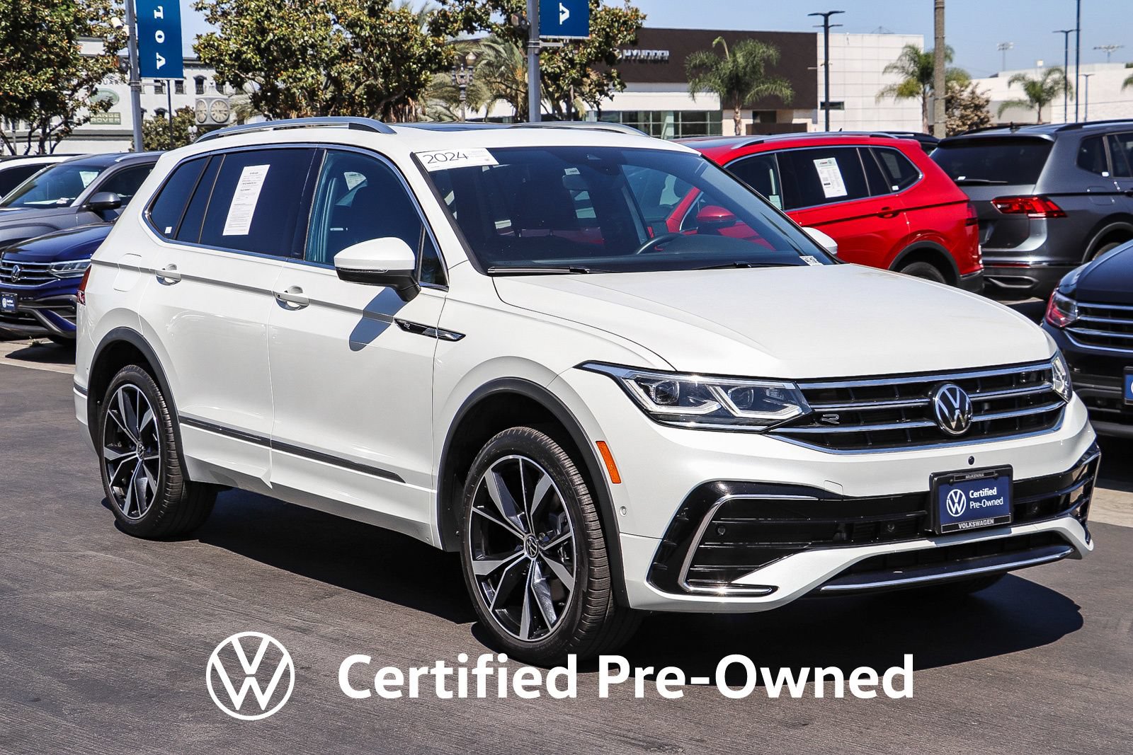 Used 2024 Volkswagen Tiguan SEL R-Line AWD/4WD image 4