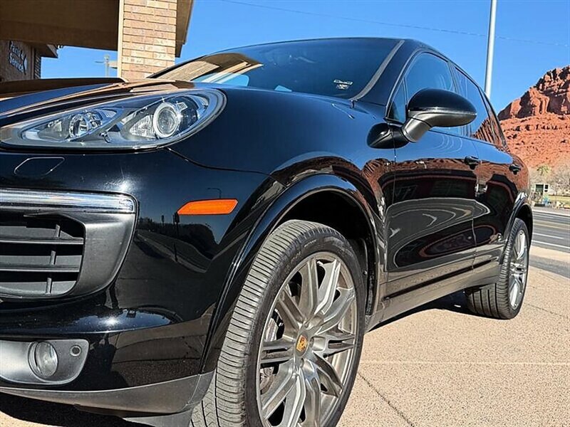 Used 2018 Porsche Cayenne Platinum Edition w/ Premium Package AWD/4WD image 22