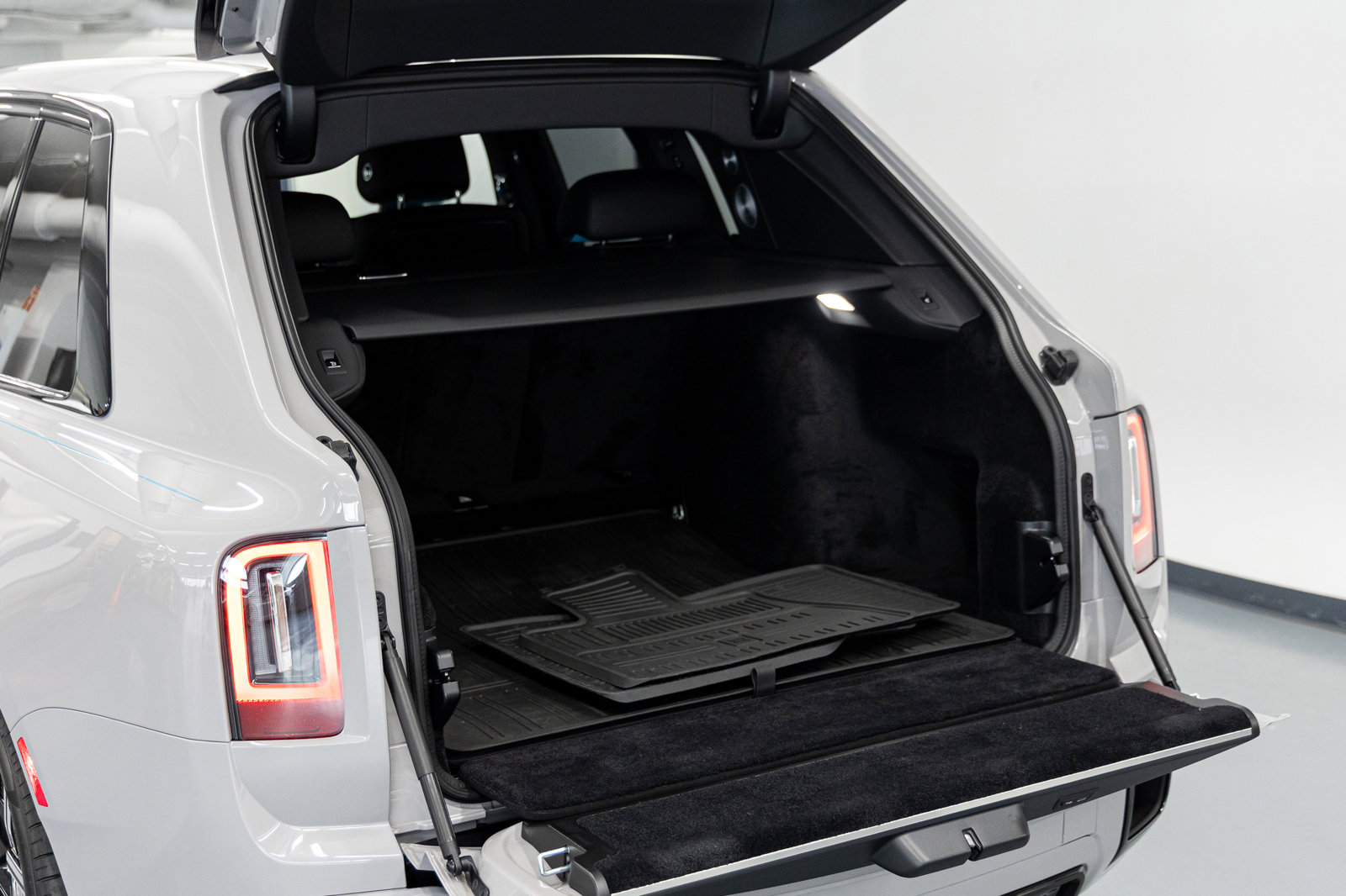 Certified 2026 Rolls-Royce Cullinan Black Badge image 24