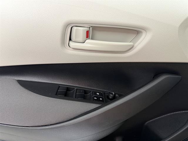 Certified 2025 Toyota Corolla LE FWD image 18