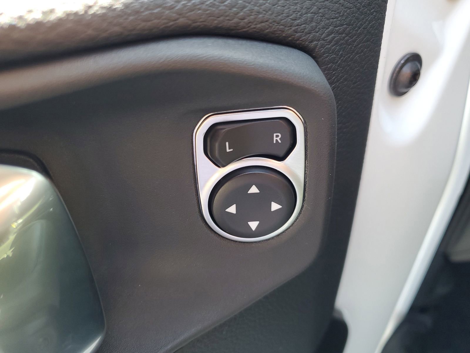 Used 2025 Jeep Gladiator Mojave AWD/4WD image 13