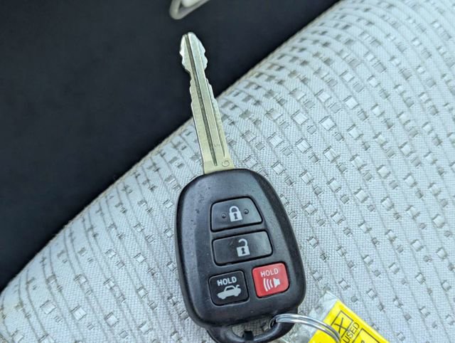 Used 2012 Toyota Camry LE image 25