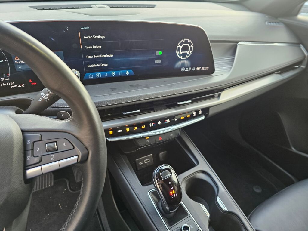 Used 2025 Cadillac XT4 Premium Luxury image 29