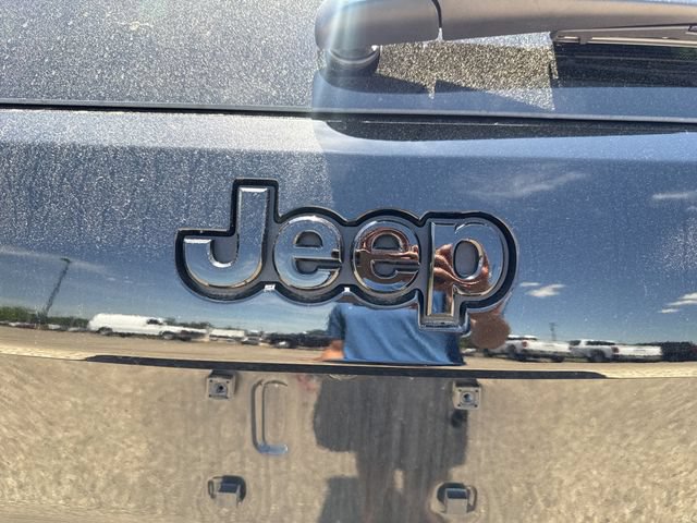 Used 2021 Jeep Grand Cherokee Laredo X AWD/4WD image 15