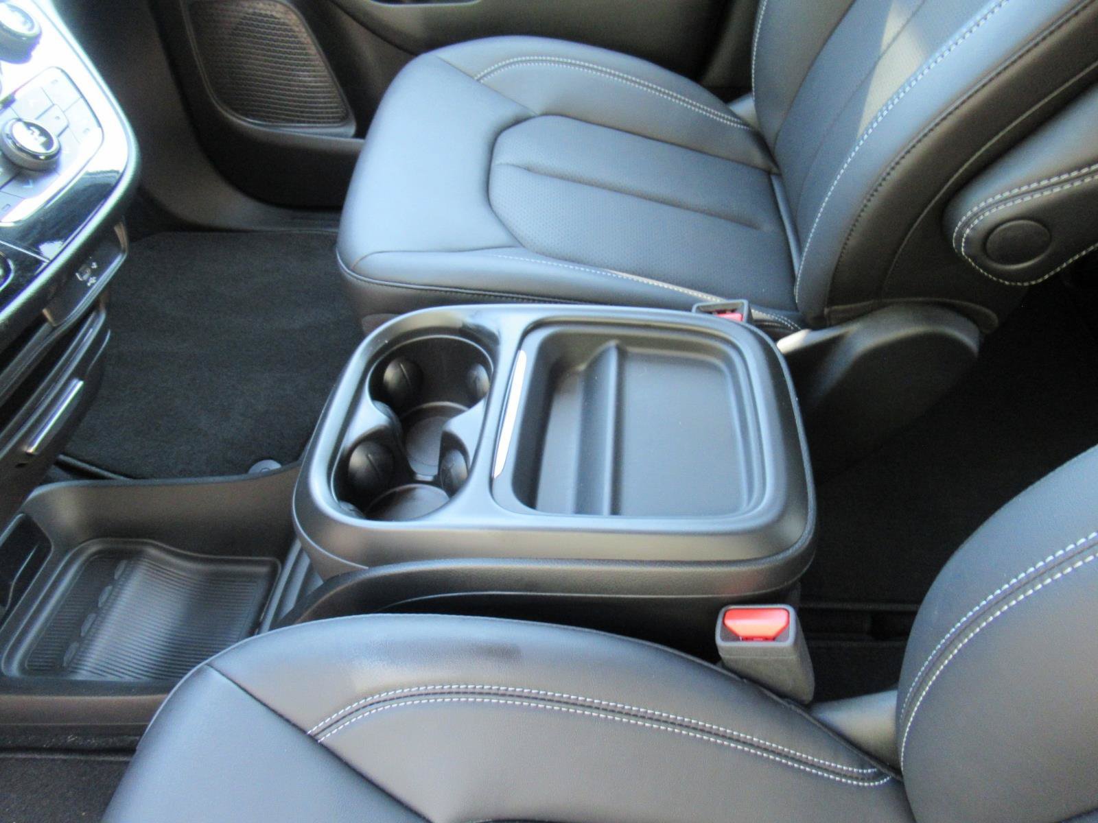 New 2027 Chrysler Pacifica LX FWD image 18