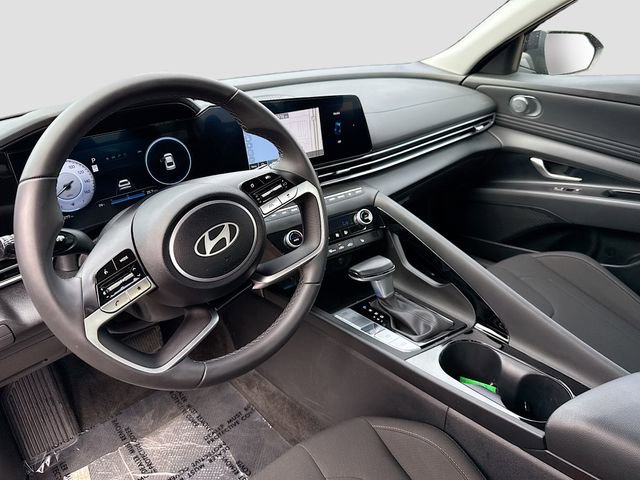 Certified 2025 Hyundai Elantra SEL image 9