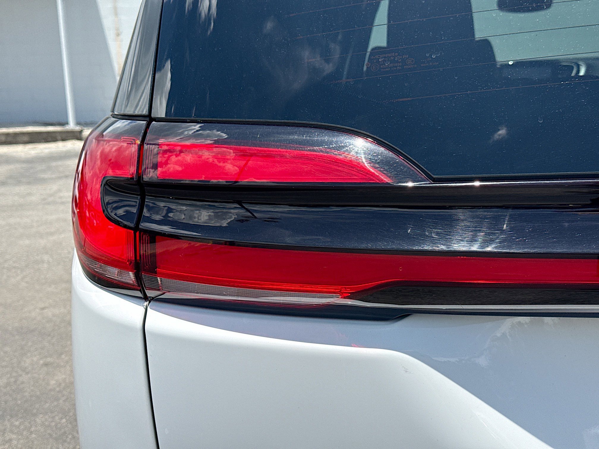 Used 2024 Chrysler Pacifica Limited FWD image 10