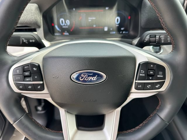 Used 2025 Ford Explorer Active AWD/4WD image 26