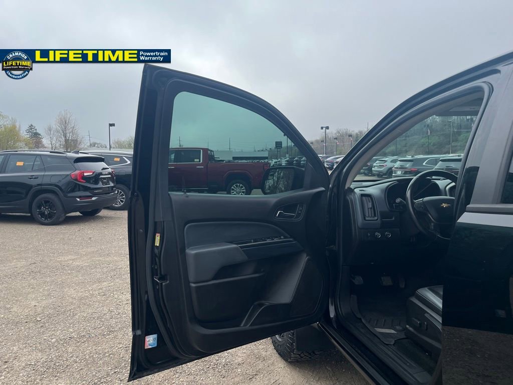 Used 2016 Chevrolet Colorado Z71 w/ Z71 Midnight Edition AWD/4WD image 14